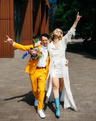 Sun kissed rebels in a city that never asked for permission
Orange suit blazing, blue boots stomping - rockstar energy activated ⚡️⚡️⚡️
Darina & Craig - London didn’t see you coming⚡️🖤
.
.
.
.
.
#alternativewedding #londonwedding #rocknrollwedding #awesomewedding #ᴡᴇᴅᴅɪɴɢᴠɪʙᴇs